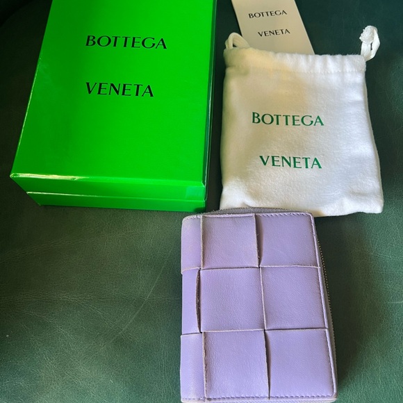 Bottega Veneta Lavender Woven Wallet
Authentic - Picture 1 of 6